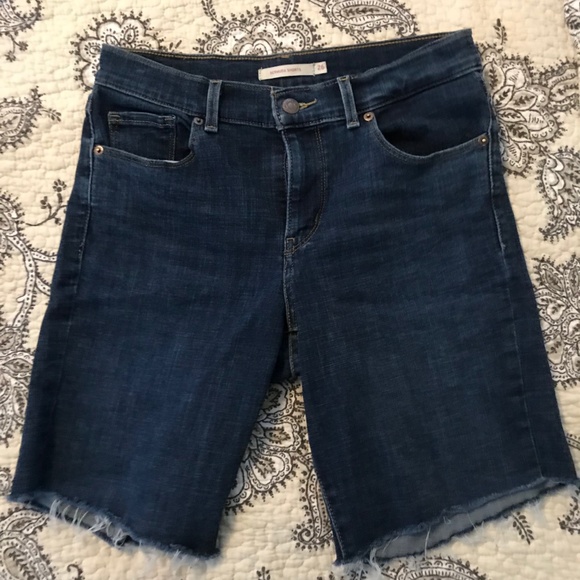 Dark rinse Levi's Bermuda shorts - Picture 3 of 6
